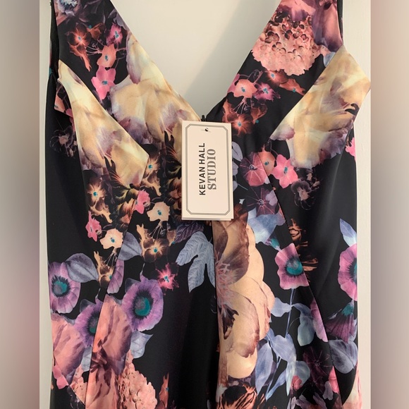 Kevan Hall Co. Never worn. Floral. Mid thingy length. Size 6, feels like a 4. - Picture 6 of 9